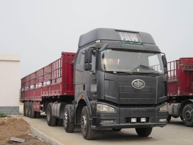 二手東風(fēng)天龍雙驅(qū)牽引車，