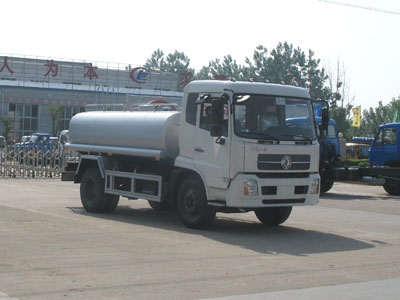 辽宁鞍山市东风小霸王洒水车  前四后八洒水车  工程洒水车报价