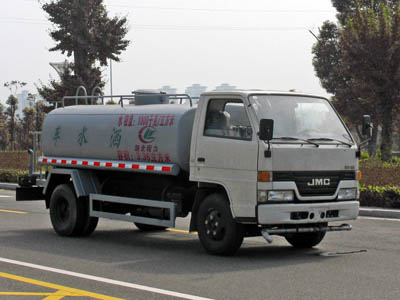 辽宁本溪市东风园林绿化洒水车  前四后八洒水车  小三轴洒水车