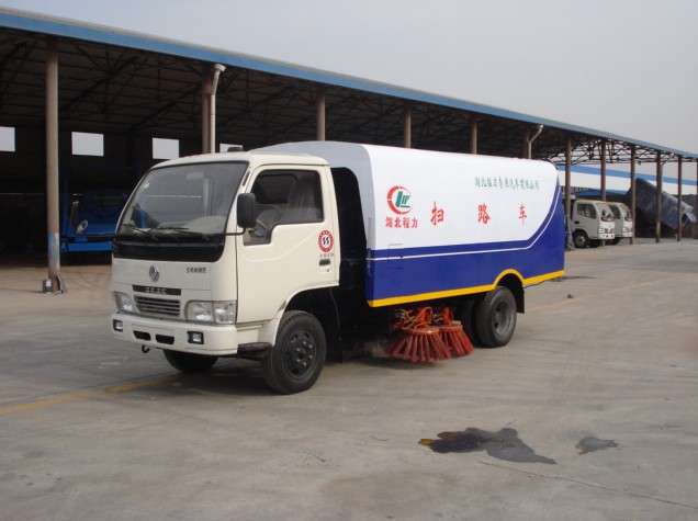 福建哪里賣掃路車？掃路車多少錢一臺？