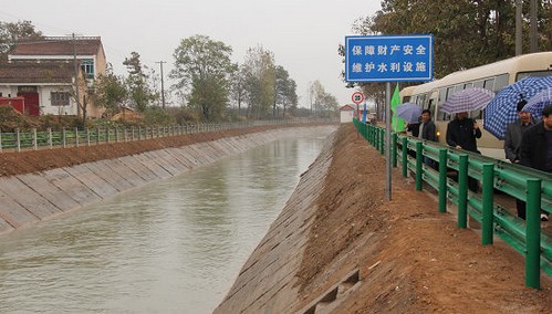 高速公路波形梁钢护栏及其配件生产厂家