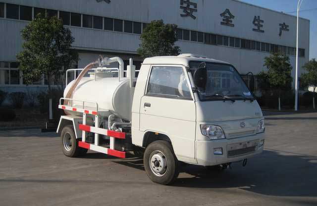 小型吸污车