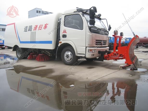 東風(fēng)多利卡多功能推雪清掃車 多功能垃圾清掃車 廠區(qū)掃地車