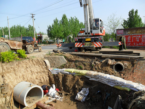 淄博排污水泥管过路顶管施工公司/承接水泥管非开挖工程