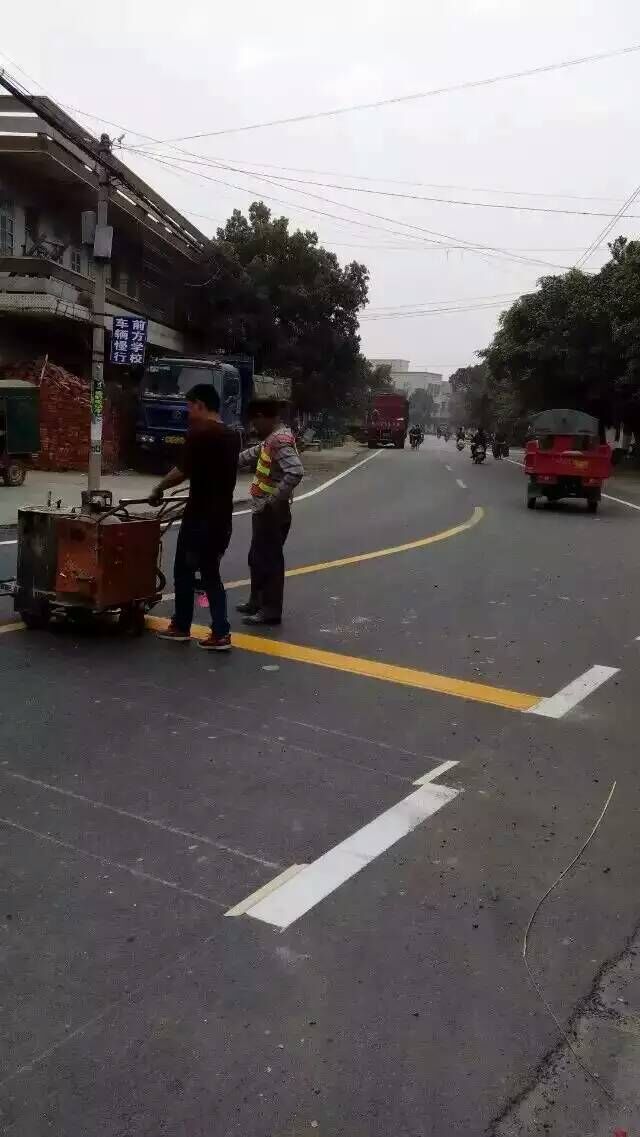 惠州瀝青路車位劃線，惠州停車位劃線價(jià)格，承接惠州車庫道路畫線廠家