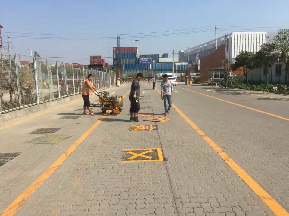 惠州亚兴停车场划线施工/惠州道路边车位划线有强大的施工队伍