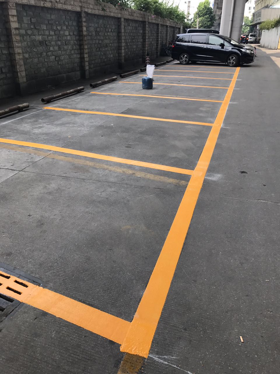 東莞交通設(shè)施劃線公司 廣州停車位畫線價(jià)格瀝青道路劃網(wǎng)格線