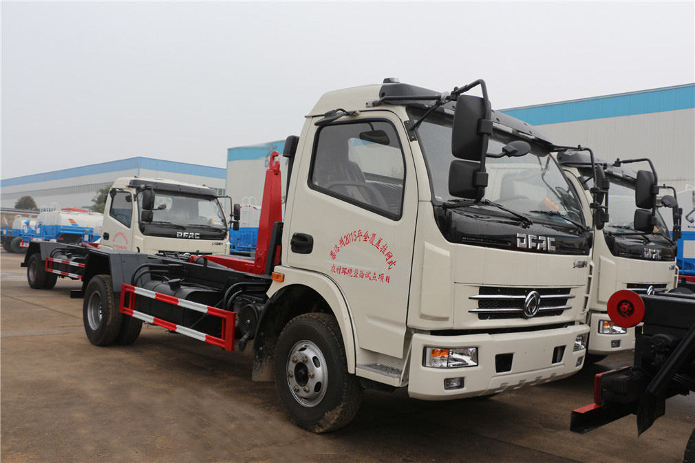 小鉤臂式垃圾車小型的垃圾車供應軍工產(chǎn)業(yè)