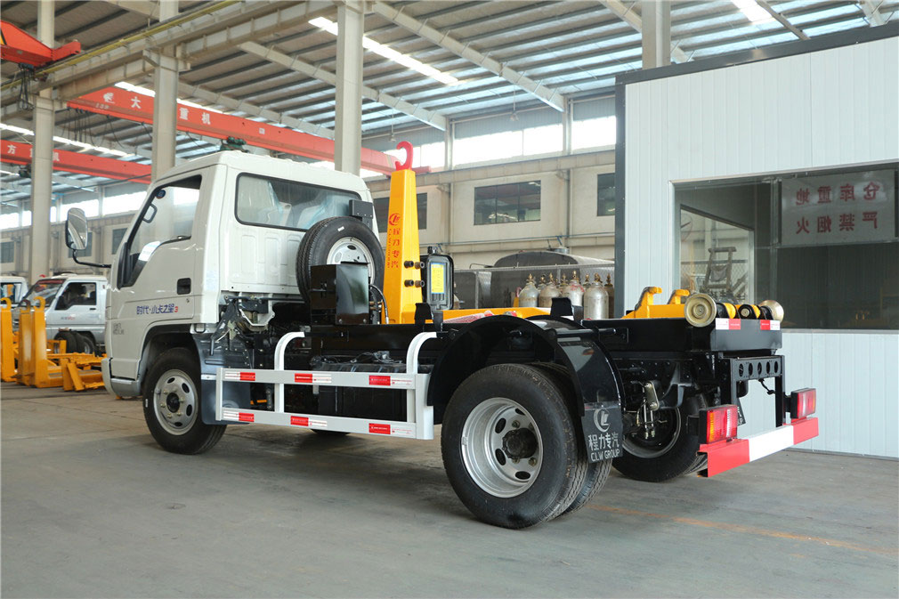 小型勾臂式垃圾車小型的垃圾車廠家軍工產(chǎn)業(yè)