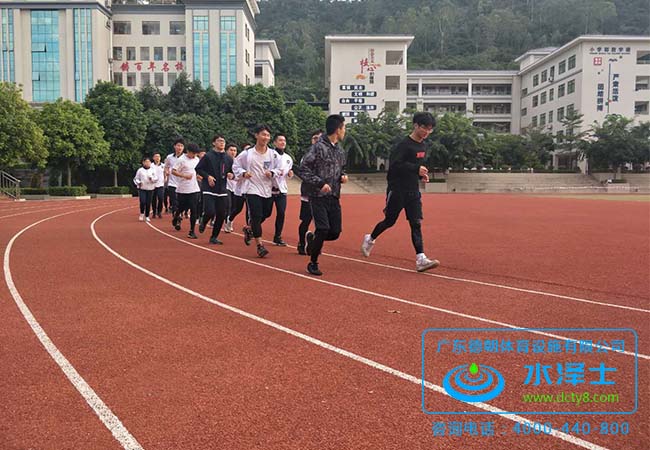 东莞粤华学校7000平方透气型塑胶跑道顺利完工