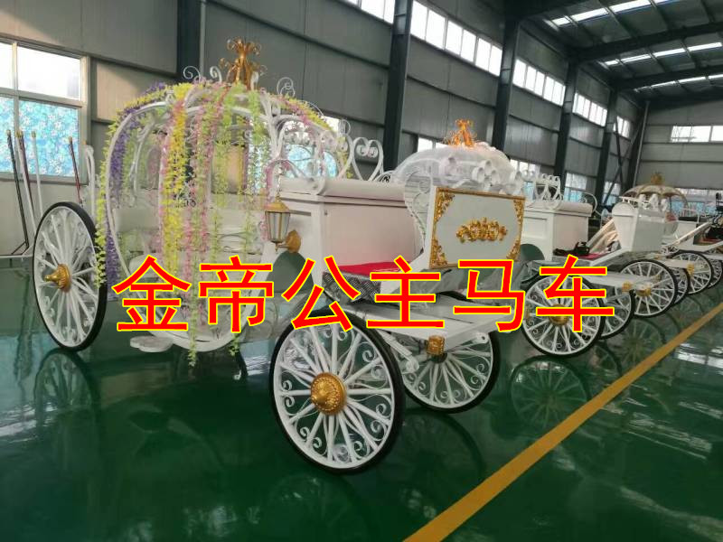 平?jīng)瞿睦镉匈u(mài)馬車(chē)的