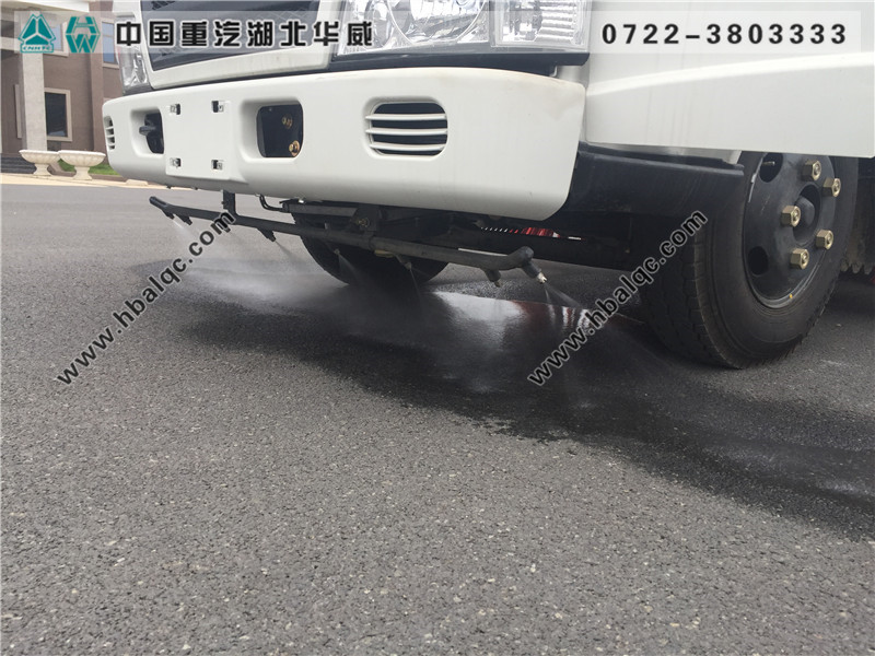 江铃新顺达湿式吸尘车_小型街道扫路车