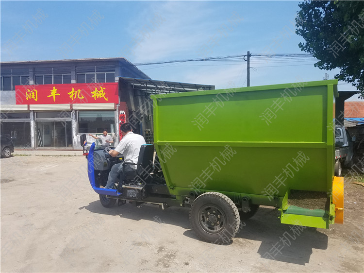 自动撒料车 牛羊撒料机