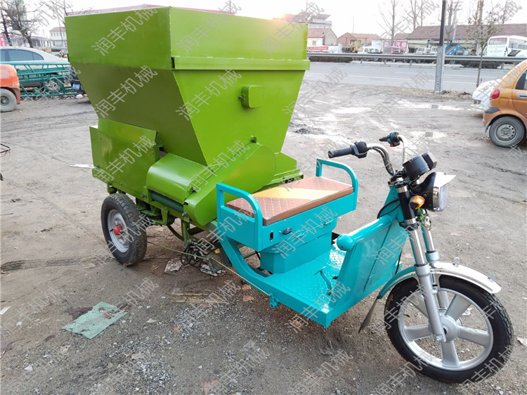 电动撒料车 饲料撒料车