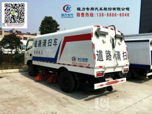 东风小型隧道路面吸尘车