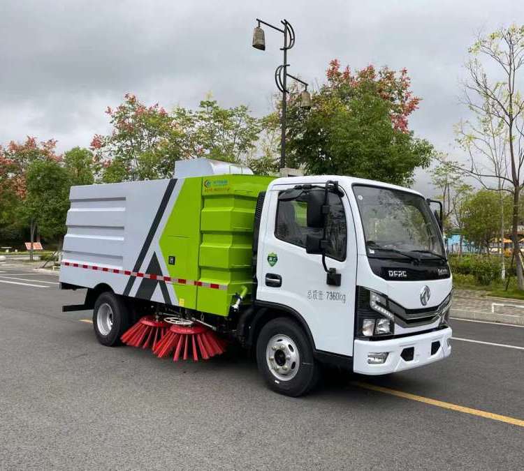 東風5方小型掃路車 適合學校小區(qū) 廠區(qū)路面清掃 操作簡單靈活