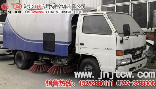 江鈴掃路車 功能強(qiáng)大清掃徹底的掃路車 掃路車價(jià)格 掃路車廠家