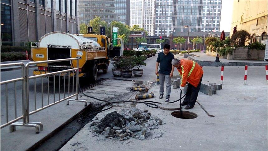 新闻：天津南疆港大型污水沉淀池清淤