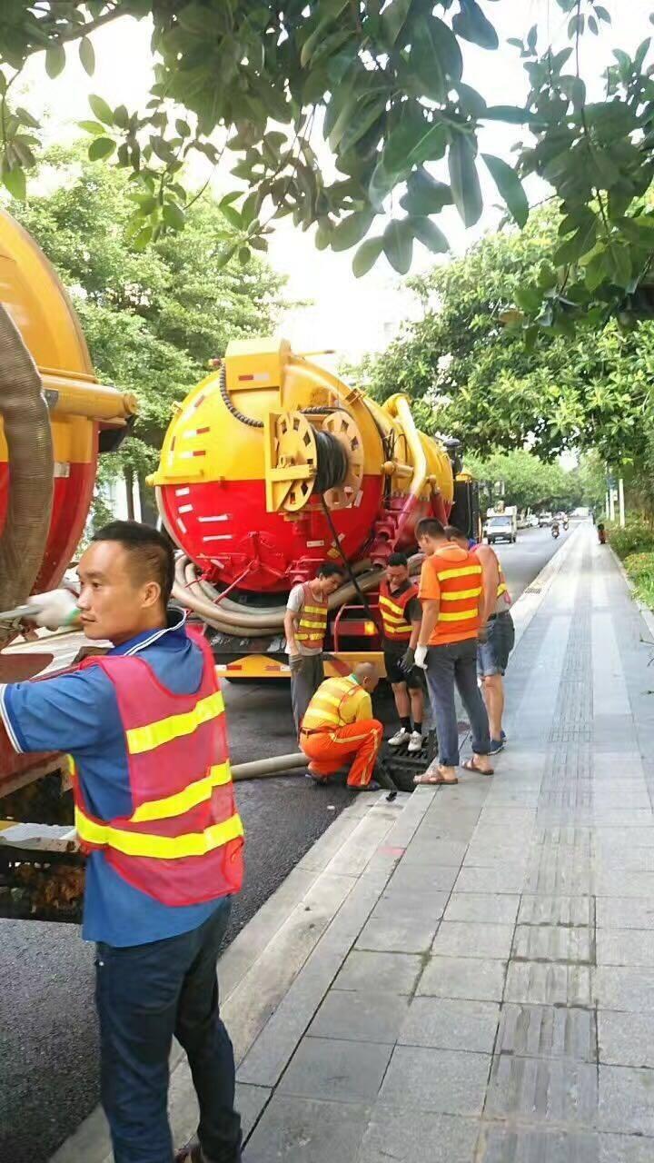 新闻:邹城市附近大型污水池清理案例@查看