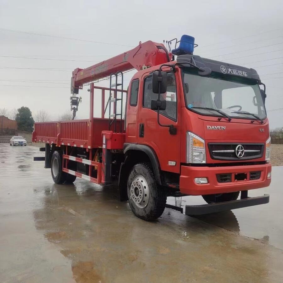 舟山市唐駿隨車起重運(yùn)輸車 五節(jié)臂自備吊