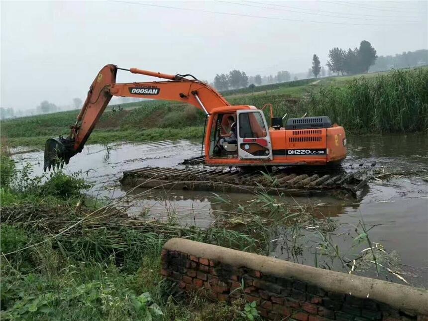 水陸挖機(jī)出租水陸挖掘機(jī)租賃（湖南江南公司）