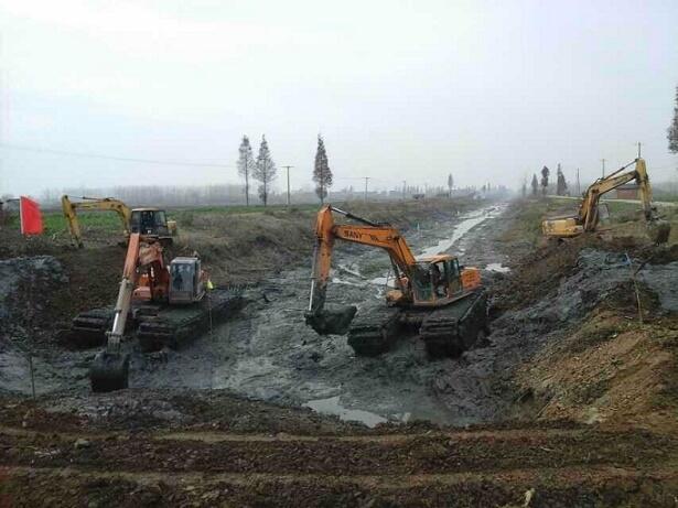 荊州市沙市區(qū)水陸挖掘機(jī)租賃水陸兩用挖掘機(jī)出租型號(hào)多