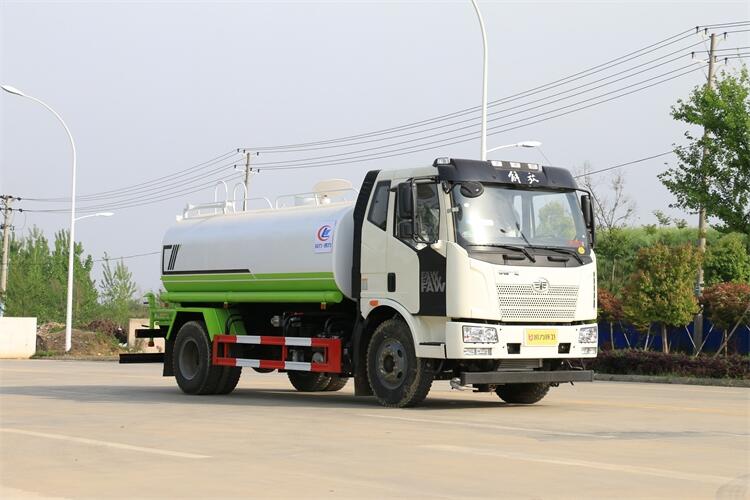 龍海江淮灑水車銷售點|園林灑水車價格  廠家讓利優(yōu)惠