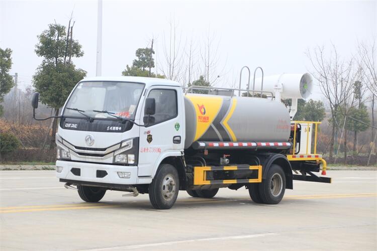 泰州東風(fēng)多利卡灑水車銷售點|20噸灑水車價格  工廠優(yōu)選產(chǎn)品