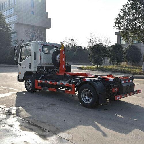 雙輪勾臂垃圾車,大運(yùn)藍(lán)牌勾臂垃圾車