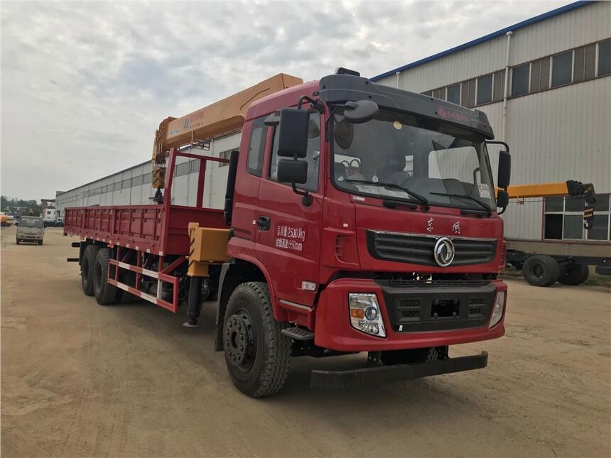 廣東潮州徐工U型臂隨車吊12噸隨車吊