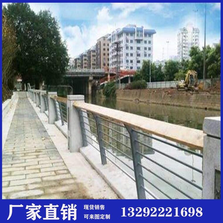 橋梁護(hù)欄生產(chǎn) 標(biāo)準(zhǔn)道路護(hù)欄 河北高速護(hù)欄