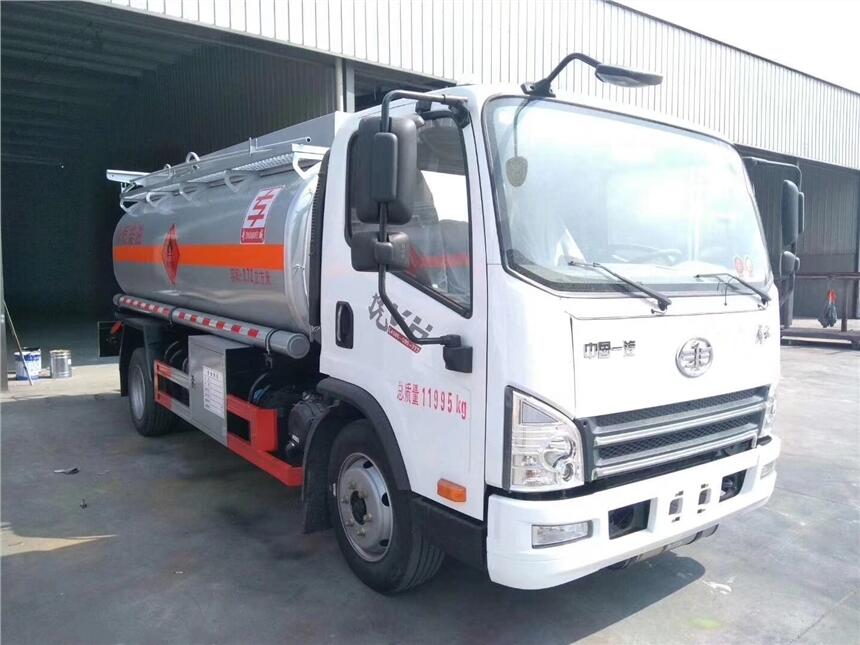 油罐車(chē)廠家8噸加油車(chē)手續(xù)齊全什么價(jià)格