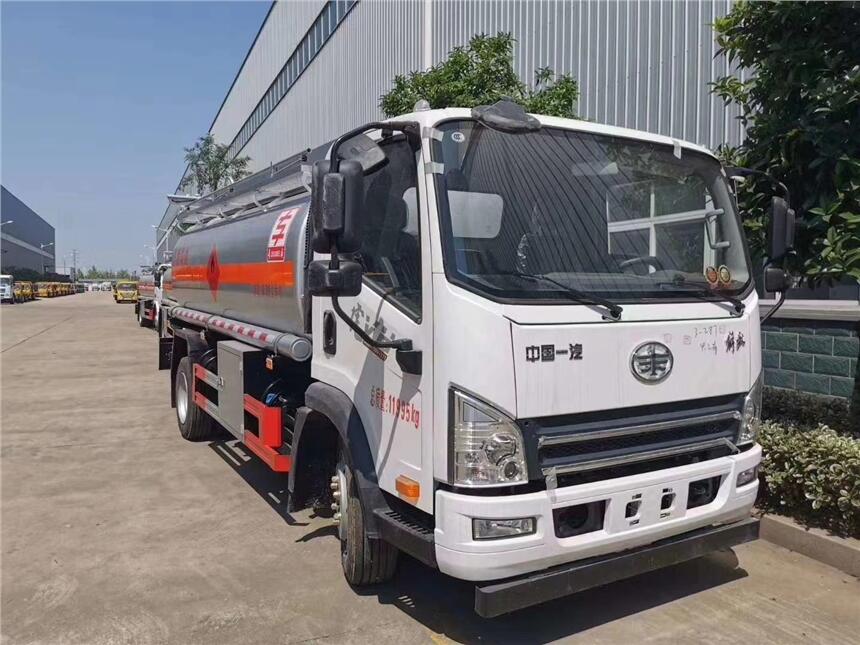 廠家現(xiàn)車8噸加油車包上戶優(yōu)惠價格