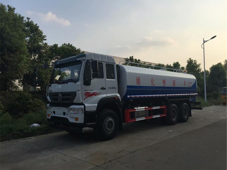 斯太尔后双桥洒水车