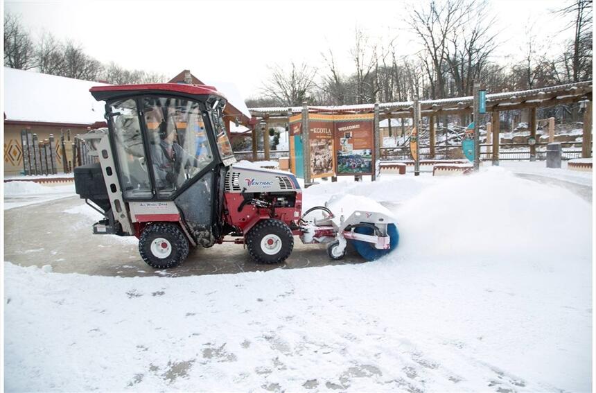 美国Ventrac HB580 Power Broom小型乘坐式除雪机