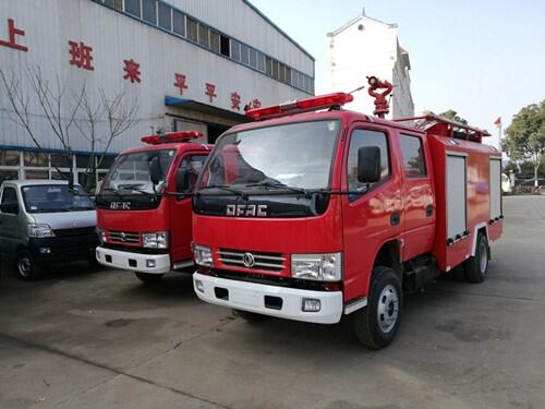 隨車吊帶灑水車_公路專用灑水車知名品牌灑水車