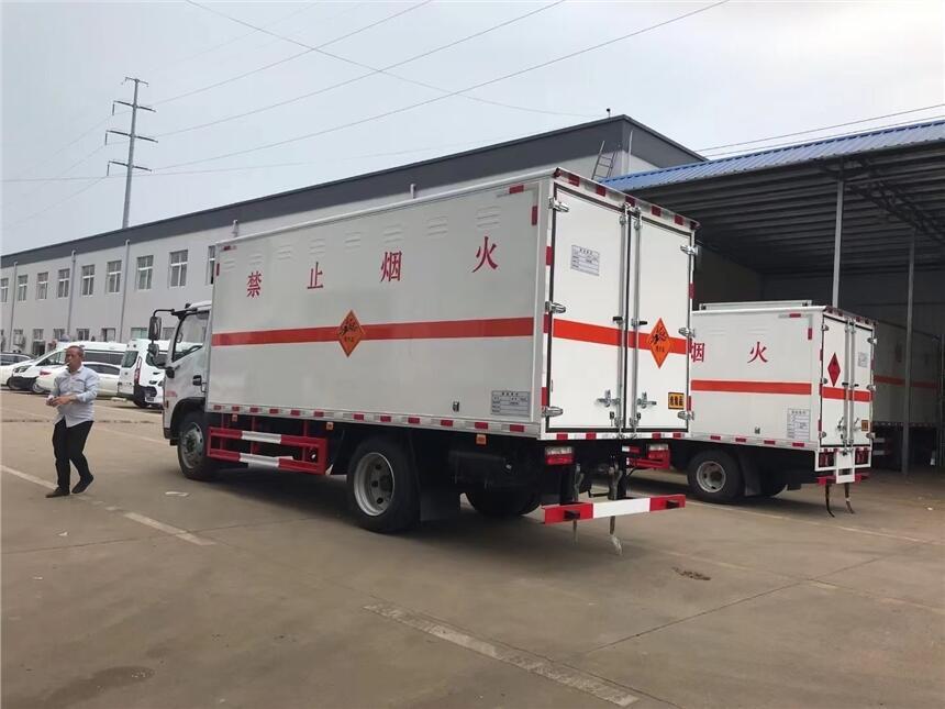 湖北危險品廠家大量供應(yīng)危險品油罐車 廂式車