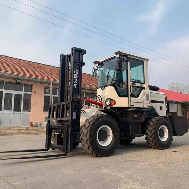 地形環(huán)境挑戰(zhàn) 多功能四驅越野叉車廠家 三噸越野叉車價格