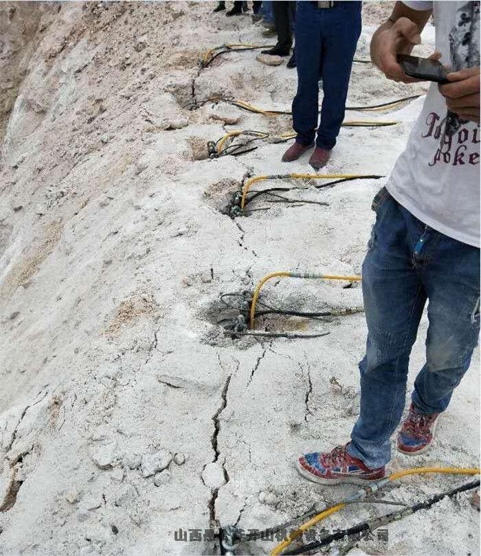 工作效率高的静态大型液压劈裂器大型液压劈石机葫芦岛