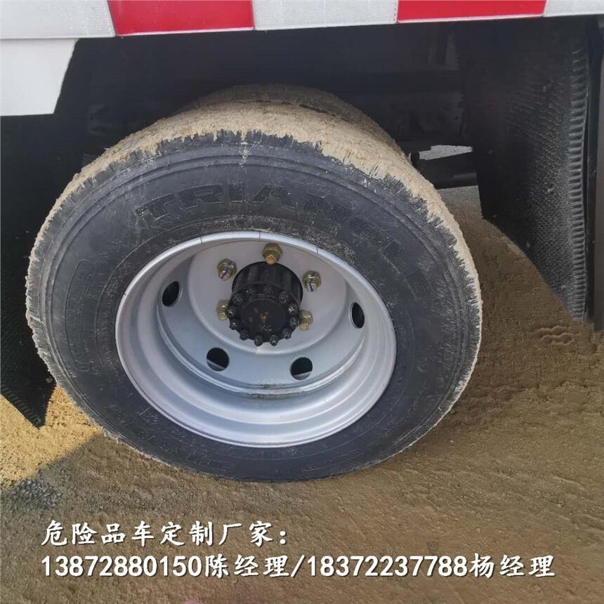 荊門市東風(fēng)小三軸新規(guī)危貨車參數(shù)圖片危貨車廠家