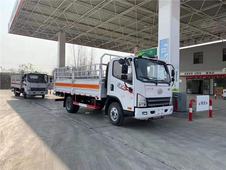 桂林4米2东风5吨危化品车