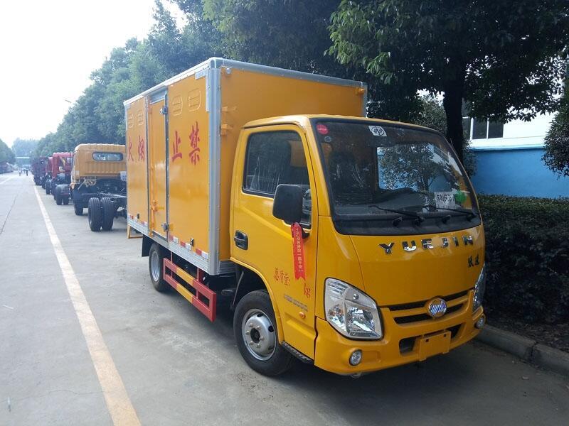 危貨廂式運輸車_小型躍進(jìn)雜項危險物品廂式運輸車