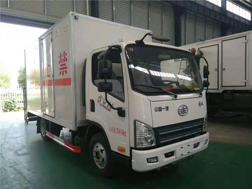 福田奧鈴廢電池危險(xiǎn)品貨車多少錢一輛國(guó)六新規(guī)定