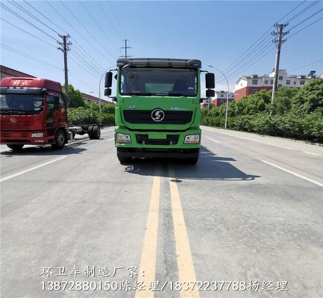 承德市東風(fēng)8方污泥運(yùn)輸車(chē)包上牌