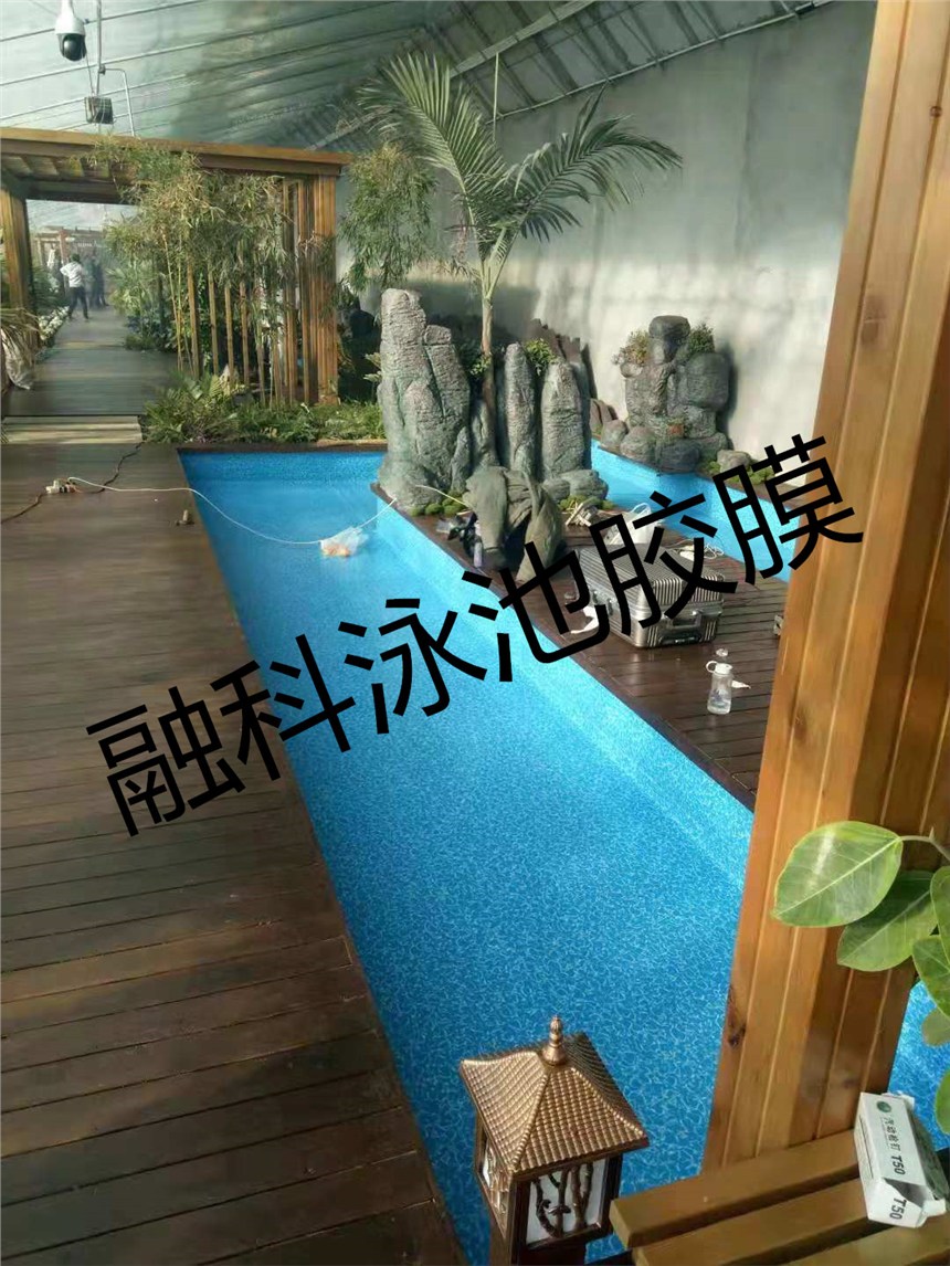 防滑防水地板在游泳池中起到的作用: