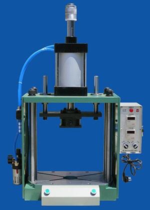 Y01系列四柱式精密气动铆压压力机