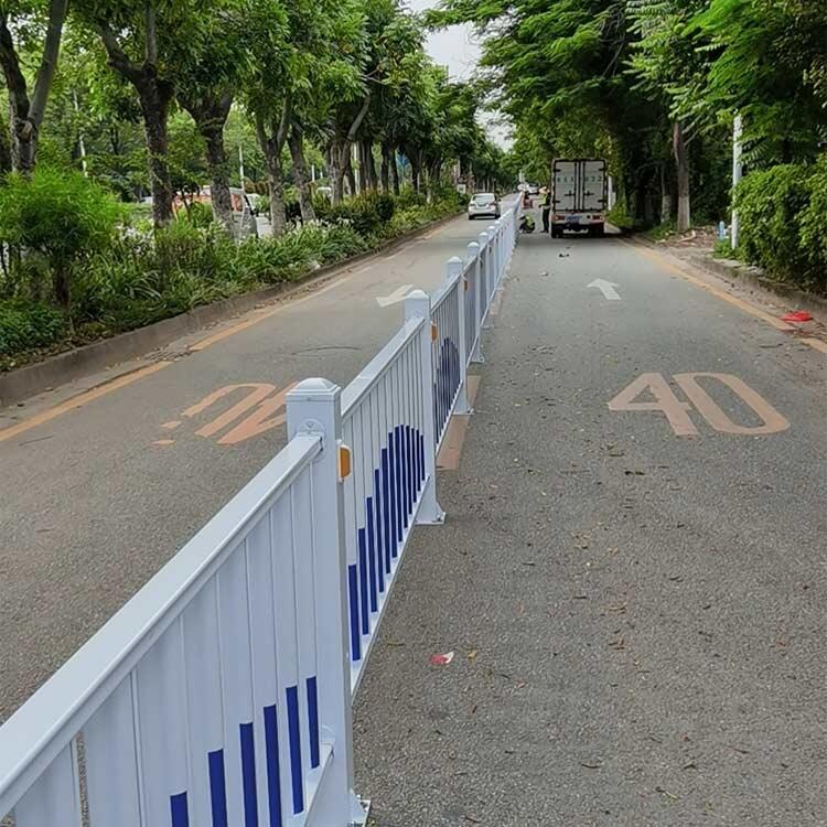 肇慶新建道路護(hù)欄安裝 公路中間隔離欄桿 高明人行道護(hù)欄