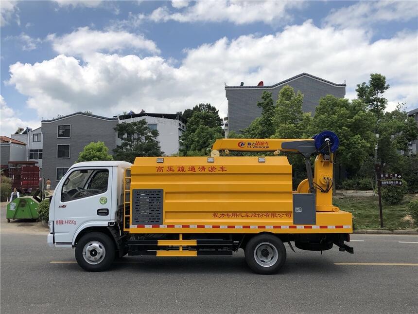 果洛藏族自治州進(jìn)口國(guó)四清淤車_解放清淤車高壓清洗車