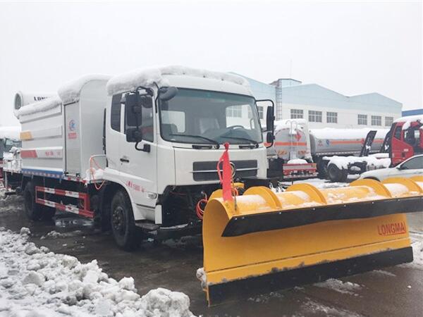 東風(fēng)除雪車多少錢一臺(tái)  3米推雪鏟價(jià)格