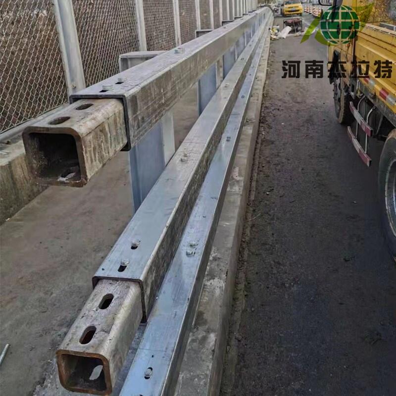 道路防撞桥梁护栏的特性及标准要求